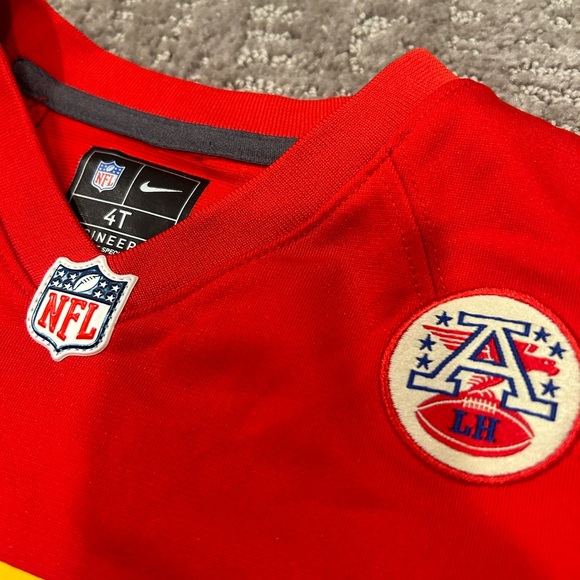 Patrick Mahomes Nike Red Game Day Jersey - Picture 4 of 8
